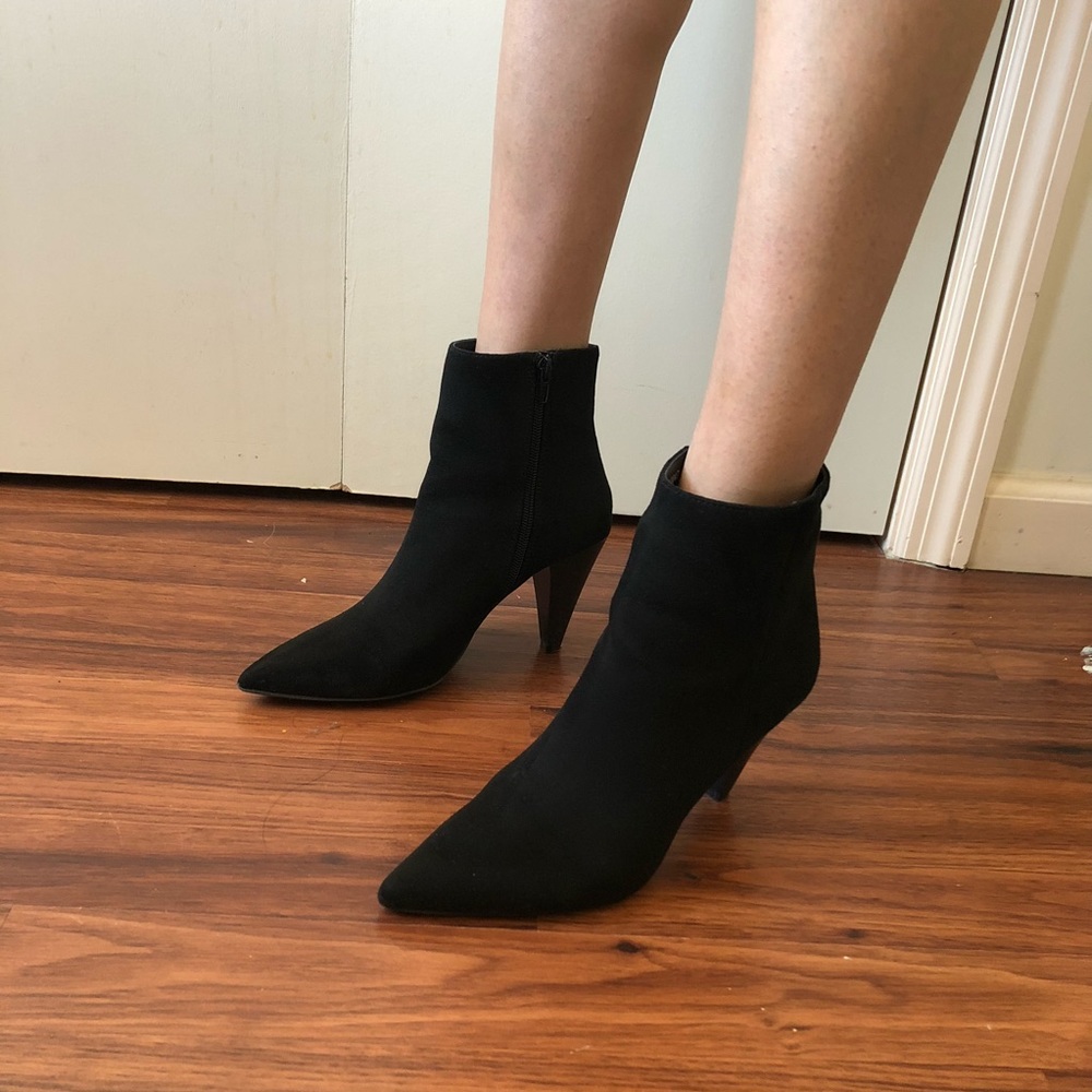 【FOREVER 21】FAUX SUEDE ANKLE BOOTS. SIZE 7.5 - Picture 7 of 7